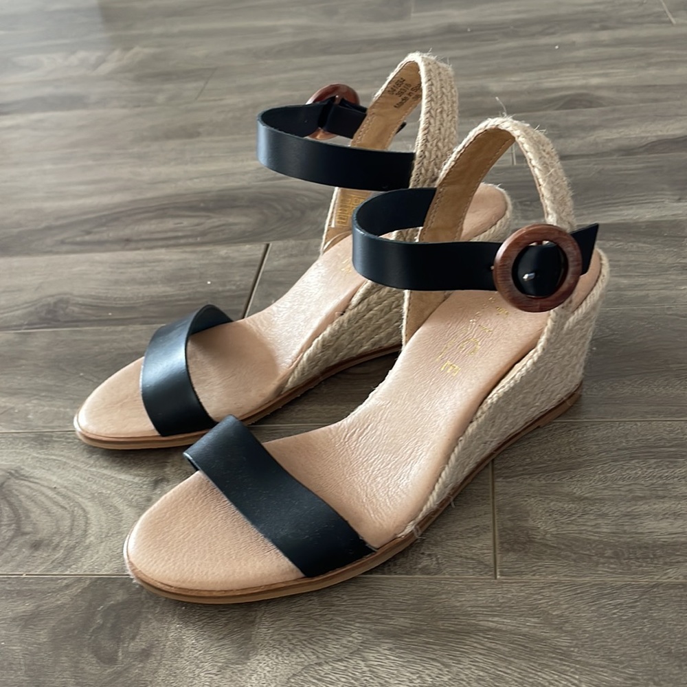 NWOT Office London sandals.